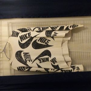 Woman's Nike sweatshirt